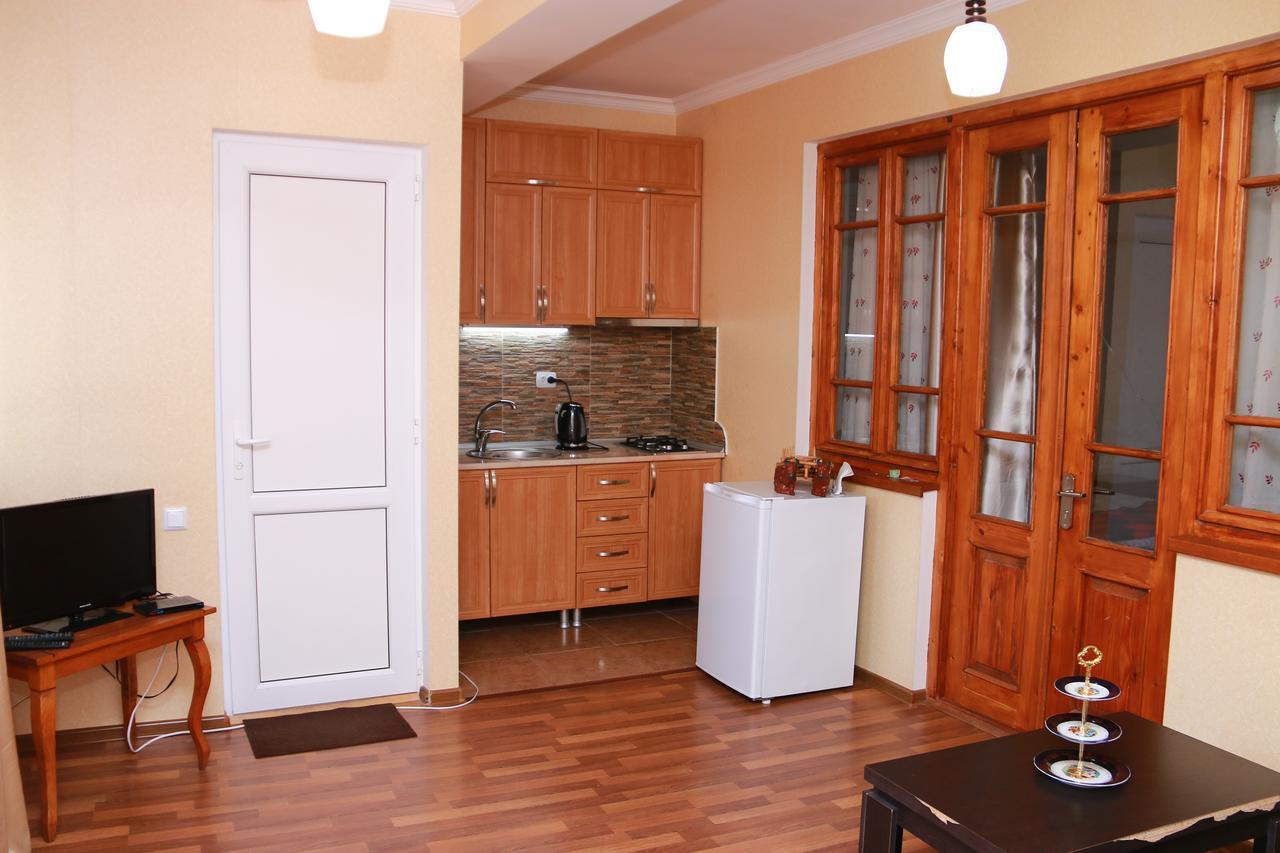 Apartment Nino Botanical Tbilisi Esterno foto